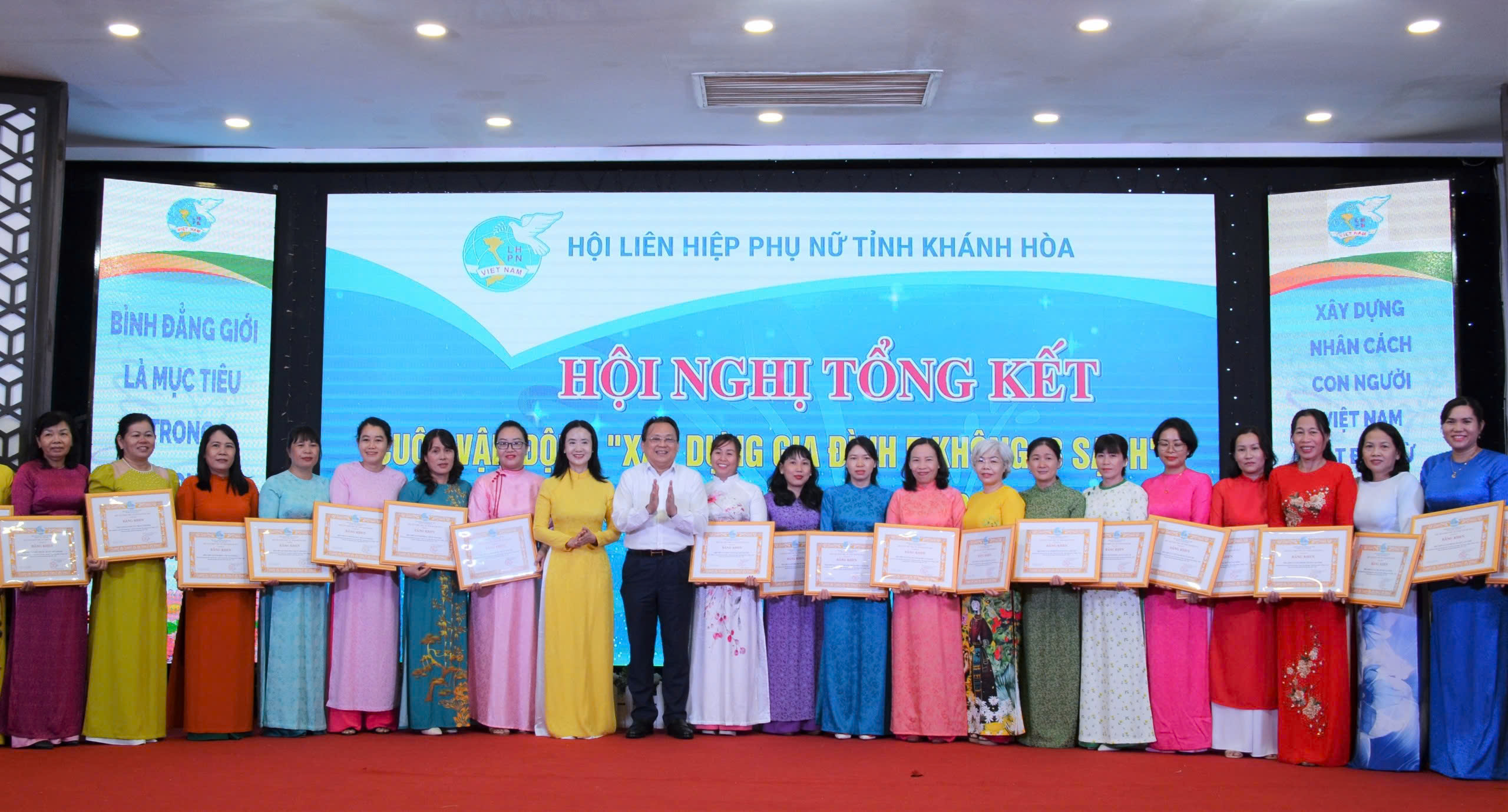 Trao Tập thể.jpg (693 KB)