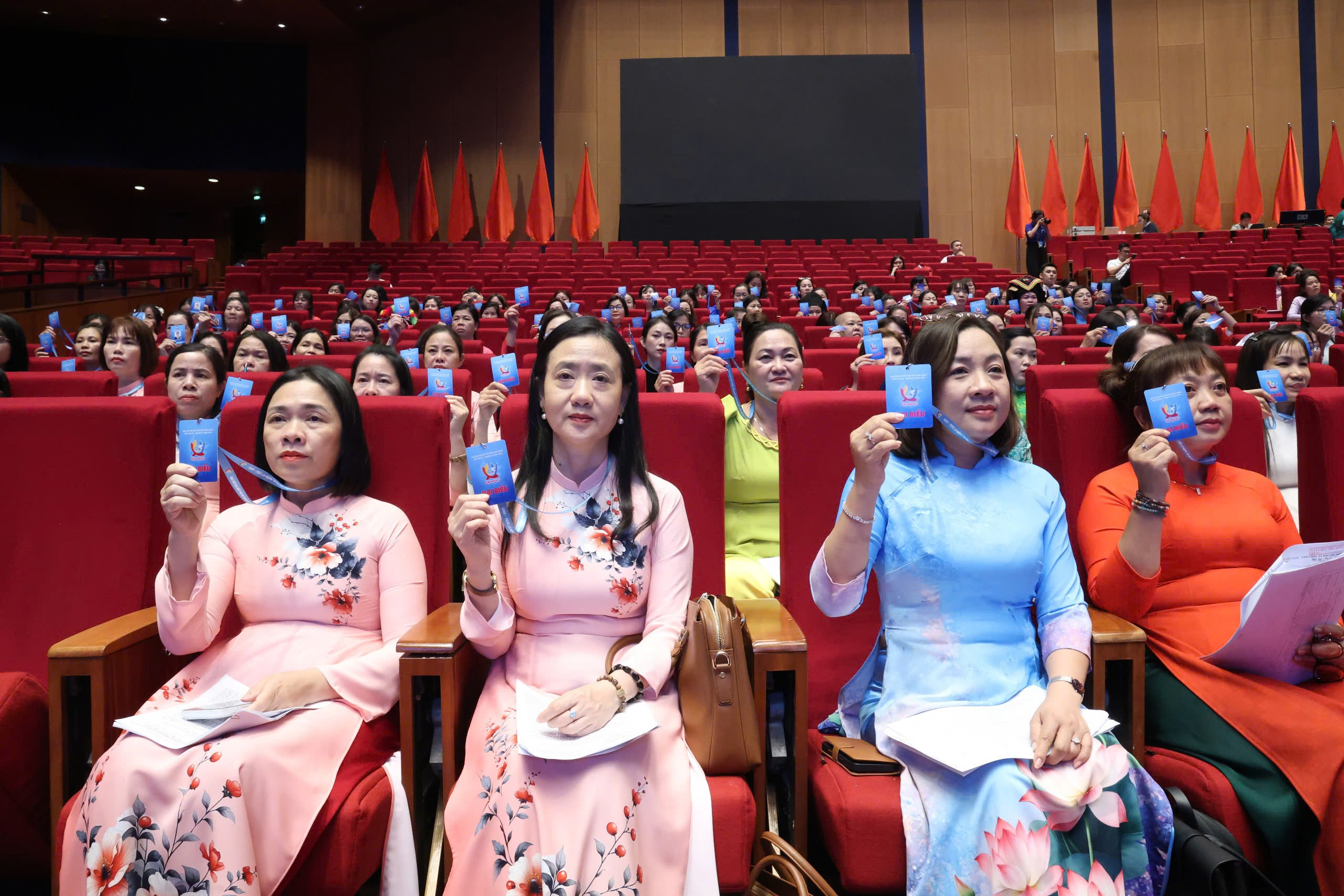 Dai hoi 2.jpg (899 KB)