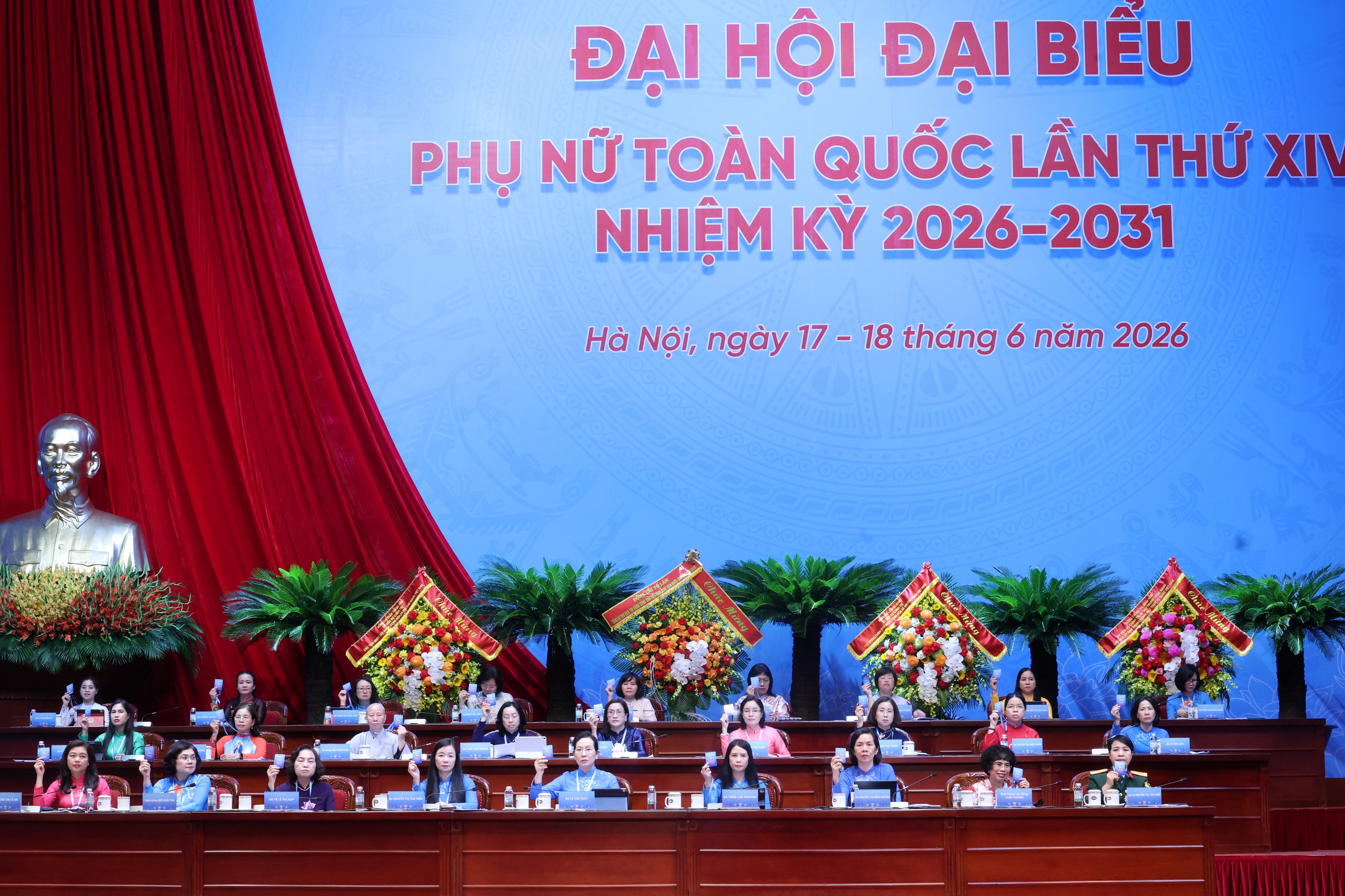 Dai hoi1.jpg (2.82 MB)