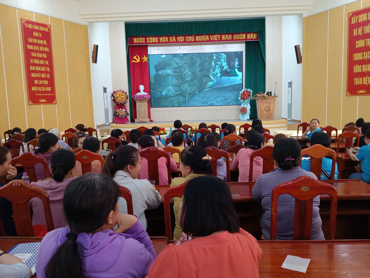 Hinh anh-Dien Khanh.jpg (296 KB)