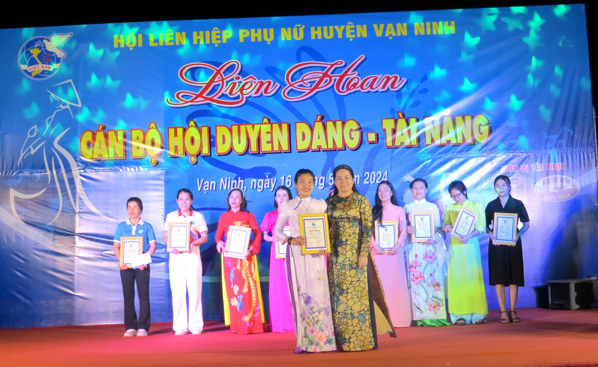 VN liên hoan áo dài 7.jpg (683 KB)