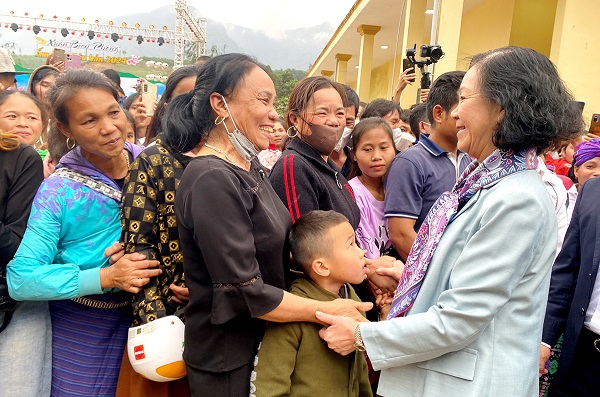 vna_potal_thuong_truc_ban_bi_thu_tham_chuc_tet_bo_doi_bien_phong_va_nhan_dan_khu_vuc_bien_gioi_tinh_quang_binh_7176605.jpg (157 KB)
