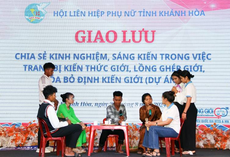 Tiểu phẩm tham gia giao lưu, chia sẻ kinh nghiệm, sáng kiến.jpg (74 KB)