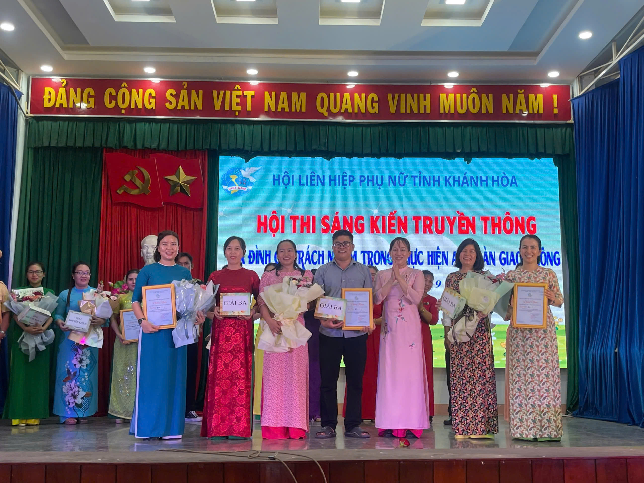 Trao giải 3.jpg (1.06 MB)