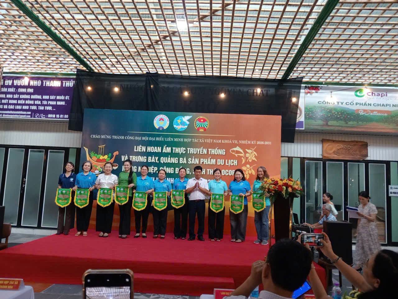 liên hoan ẩm thực.jpg (208 KB)