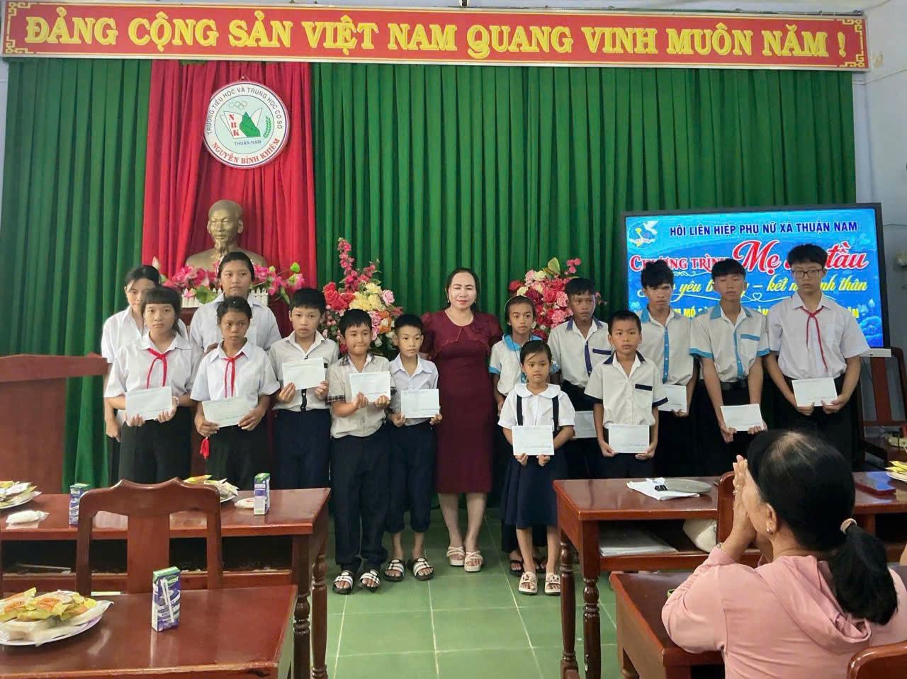 mẹ đỡ đầu.jpg (170 KB)