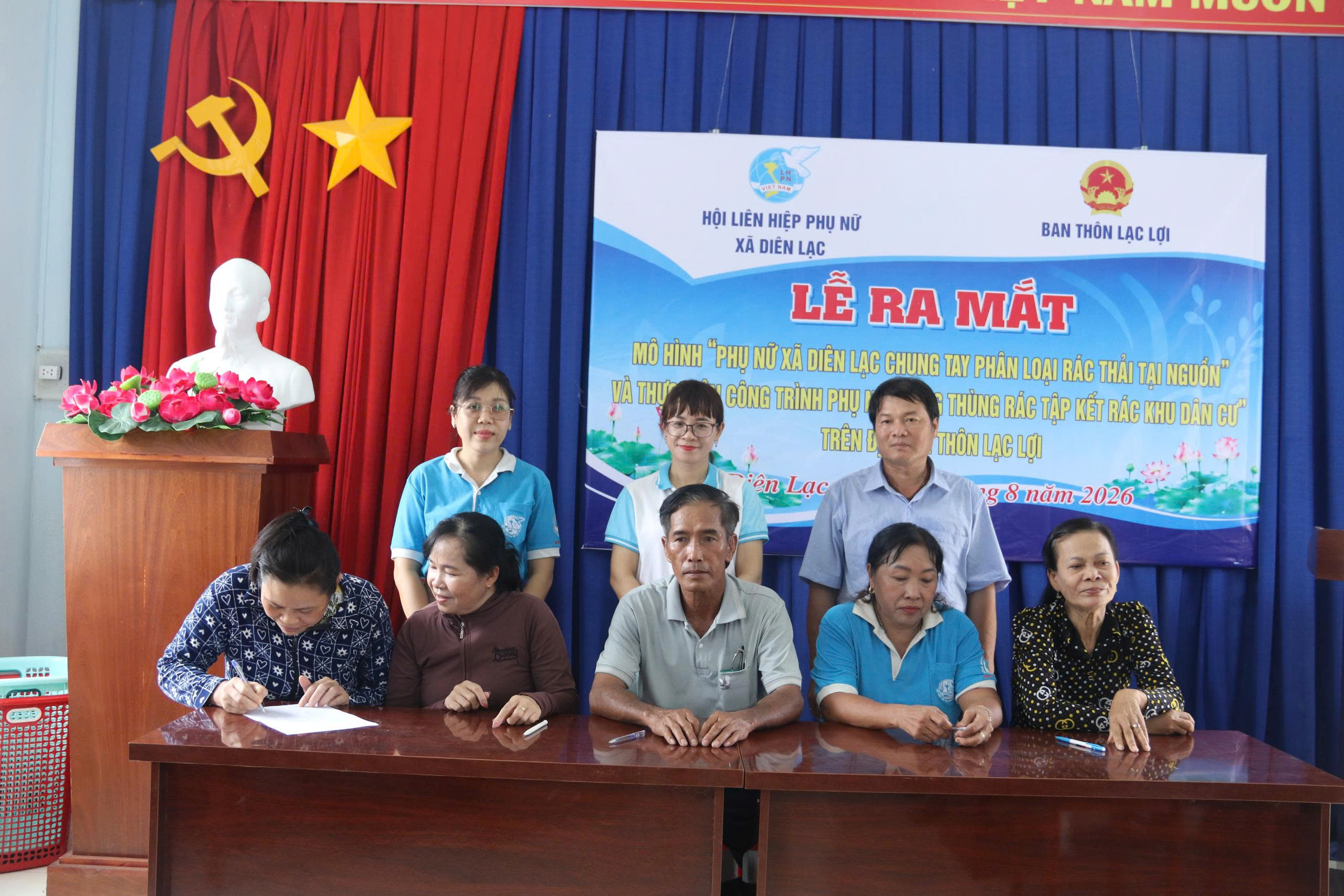ra mắt mô hình 4.jpg (811 KB)