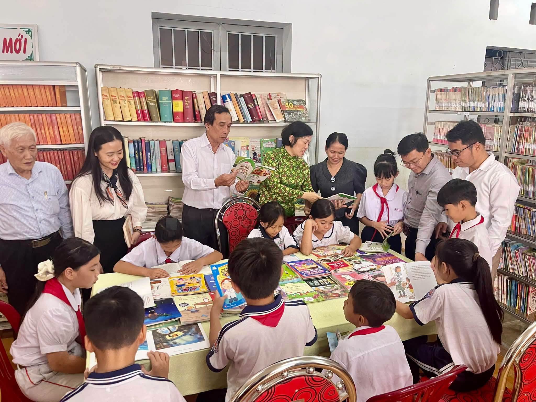 thư viện sách 4.jpg (337 KB)