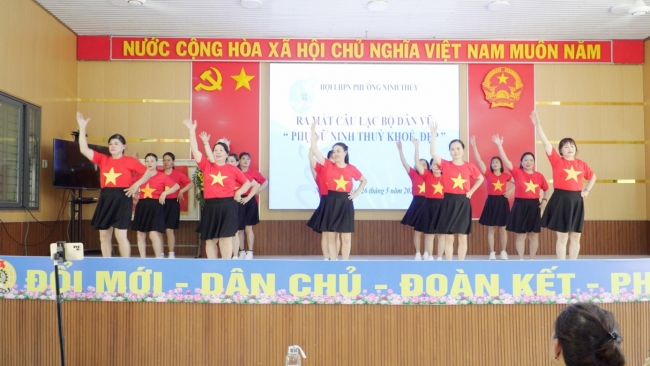 Ninh Thủy CLB dân vũ (4).jpg (173 KB)