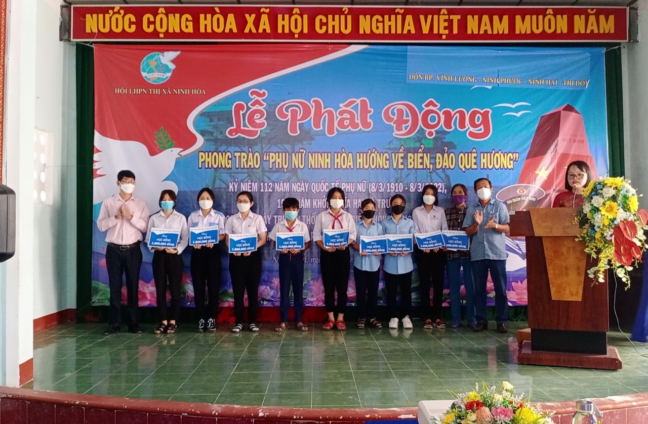 Ninh Hoa - bien dao 3.jpg (305 KB)