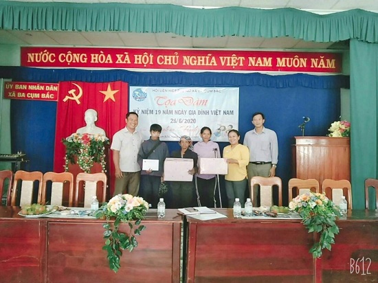 PN Khanh Son Ngay Gia dinh Viet Nam 4.jpeg (96 KB)
