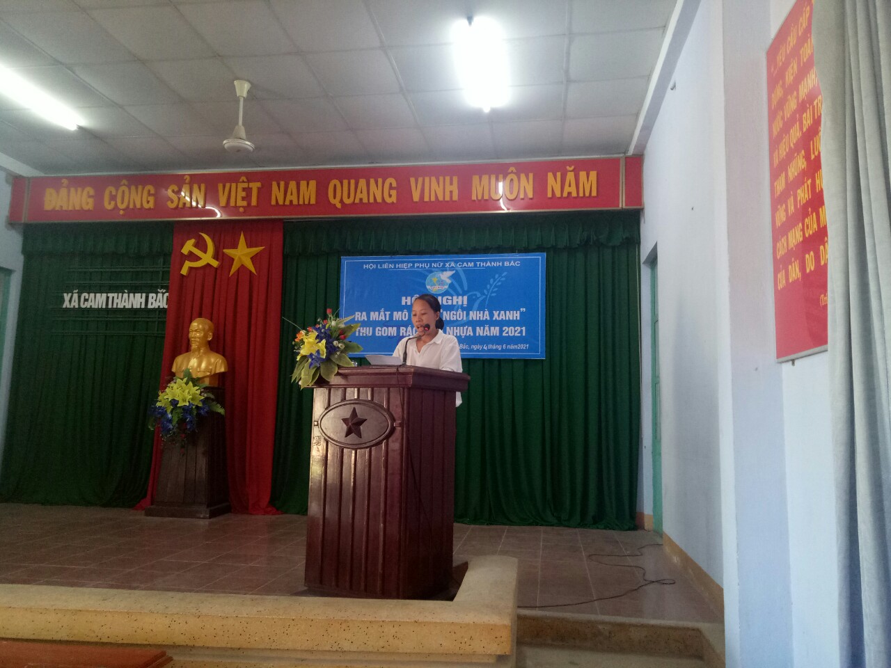Đại diện lãnh đạo Hội LHPN xã Cam Thành Bắc phát biểu ra mắt.jpg (226 KB)