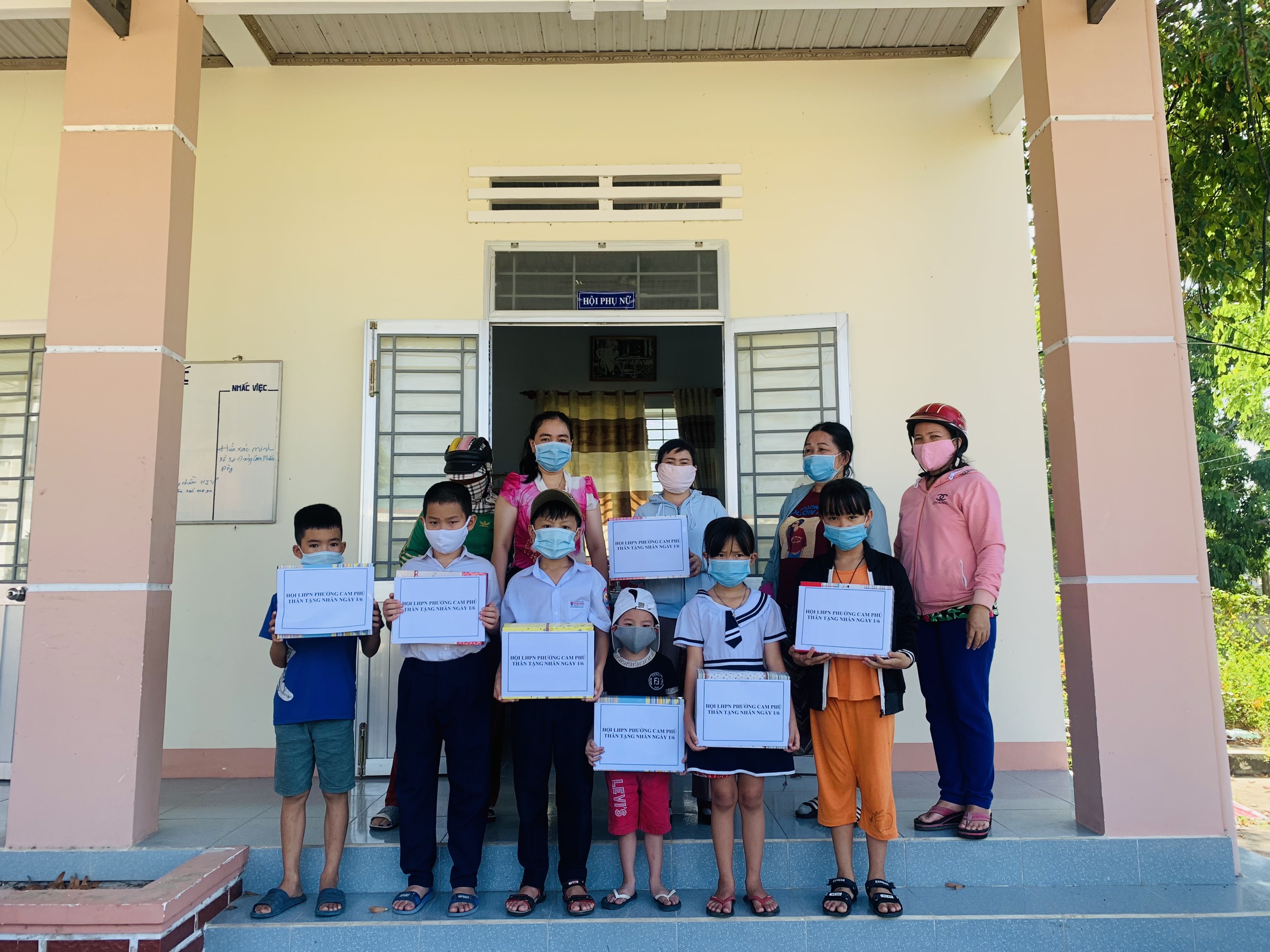 Hoạt động trao học bổng cho học sinh nghèo hiếu học của phường Cam Phú.jpg (872 KB)