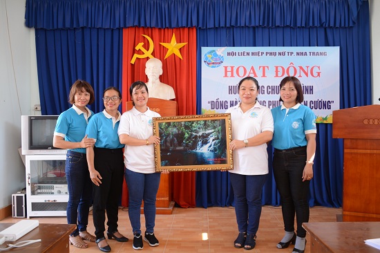 PN Nha Trang va Khanh Son trao phuong tien sinh ke 2019 anh 2.JPG (143 KB)