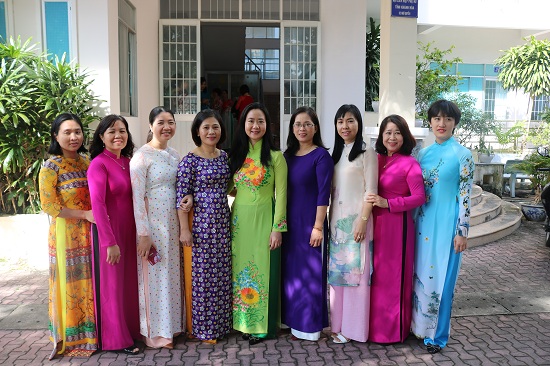 Tuan le ao dai VN hinh 3.JPG (131 KB)