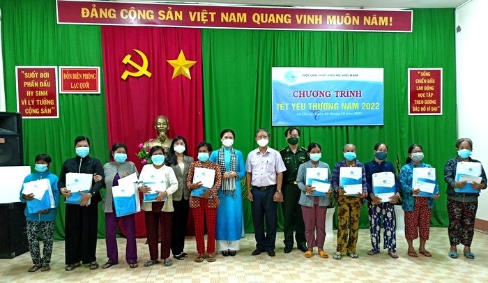 25_Feb_2022_033548_GMT26_Dec_2021_033731_GMTan_giang_chu_tich_hoi_tang_qua_10_ho.jpg (234 KB)