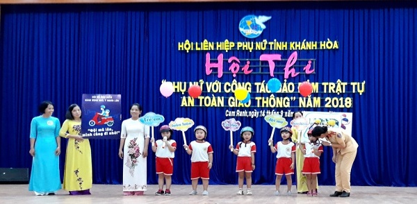 hoi-lhpn-tinh-khanh-hoa-to-chuc-hoi-thi-phu-nu-voi-cong-tac-dam-bao-trat-tu-an-toan-giao-thong-2.jpg (84 KB)